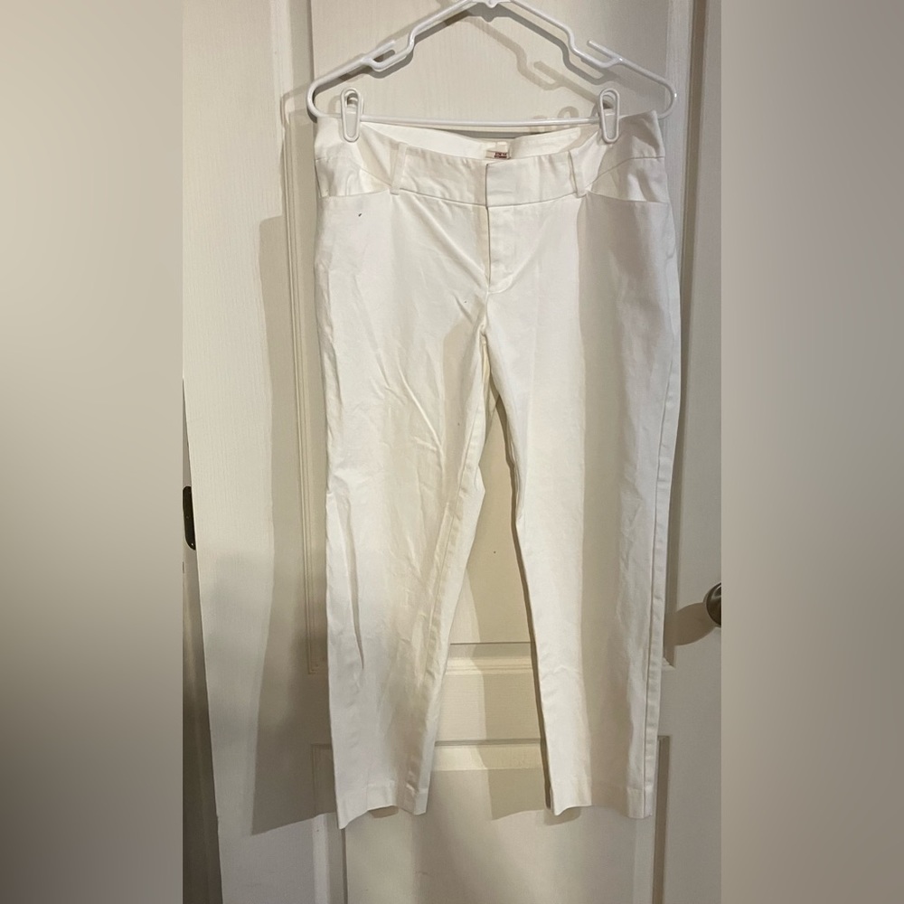 Ladies White Cropped Pants, Size 10. Good Condition.